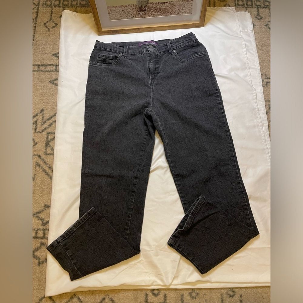 Gloria Vanderbilt size 10 short black paisley Amanda straight leg jeans